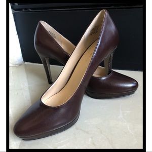 9 West Hi-Heeled Brown Pumps size 7 1/2